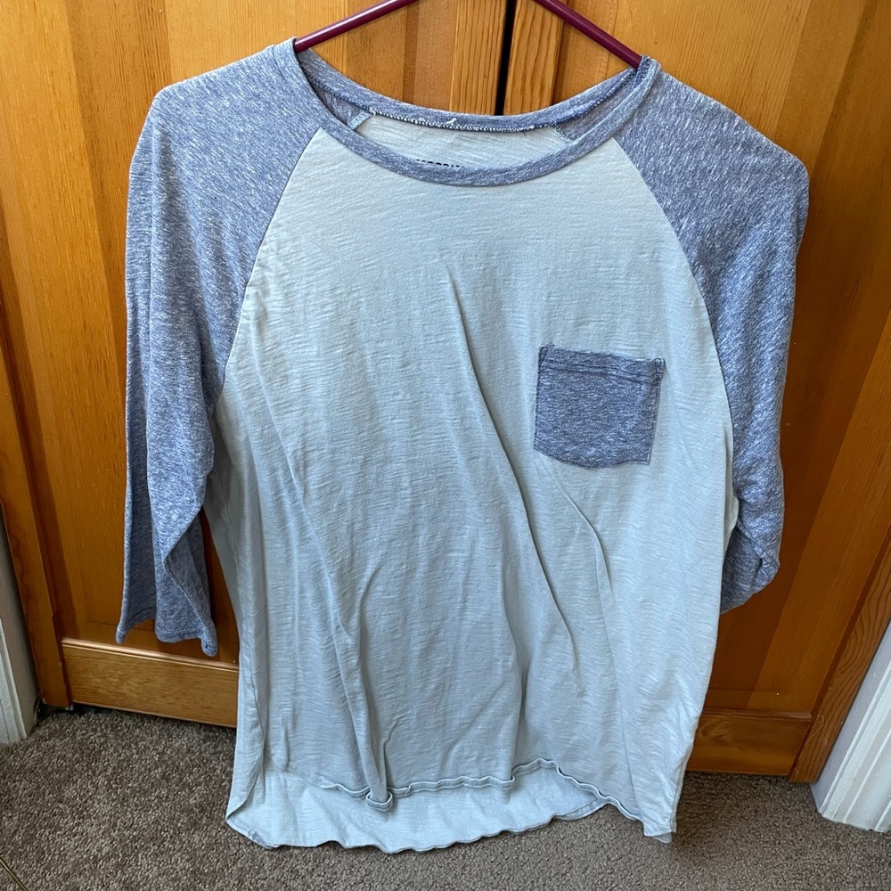 3/4 length sleeve shirt